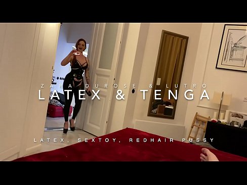 ❤️ Dada wa kambo mwenye kichwa chekundu akiwa amevalia vazi la latex alilobanwa na kaka wa kambo Ponografia yenye ubora ❌️